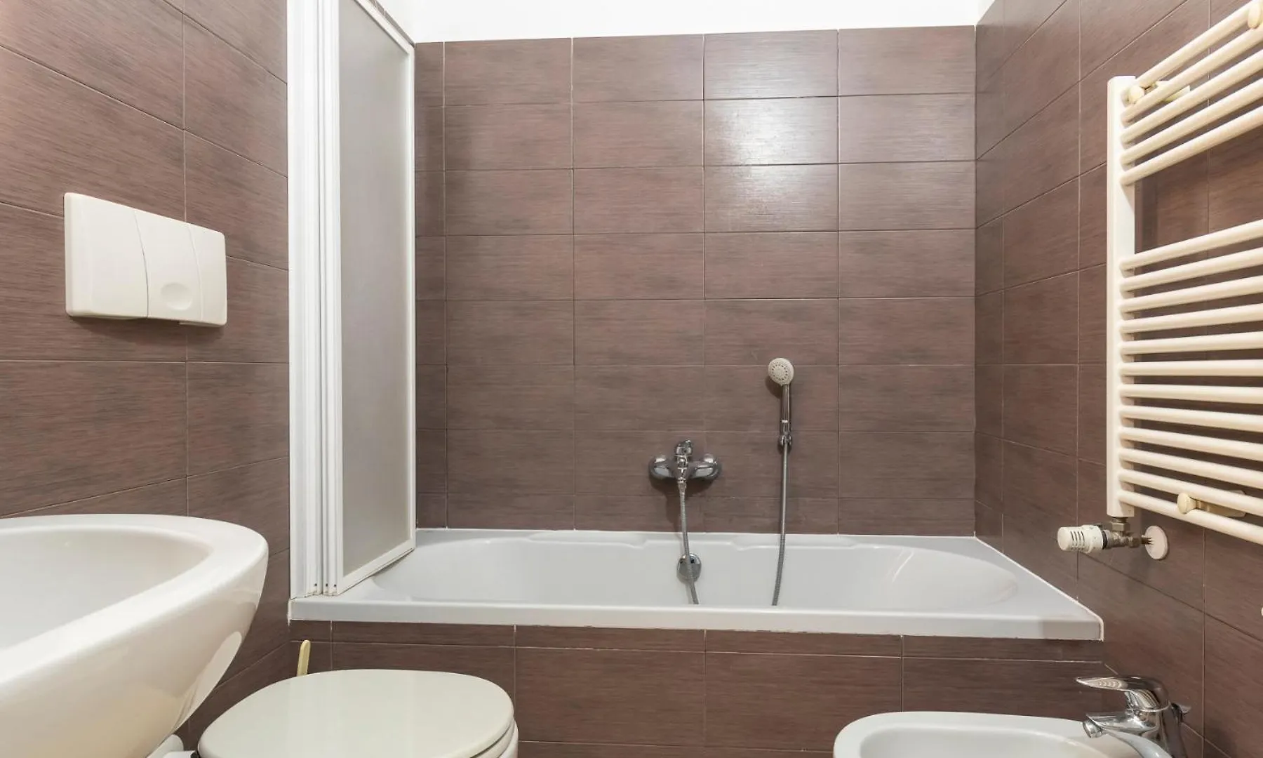 Xenia Apartments - Elegant Studio 10 Min From Linate Milan 0*,