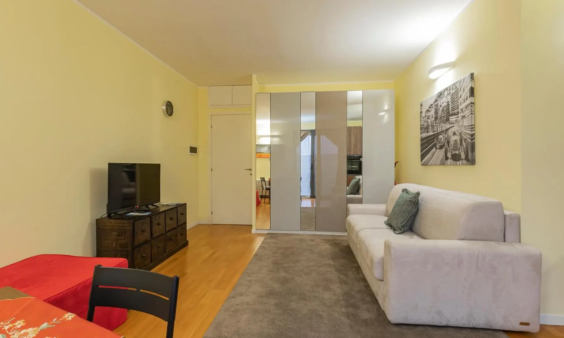 Xenia Apartments - Elegant Studio 10 Min From Linate Milan 0*,